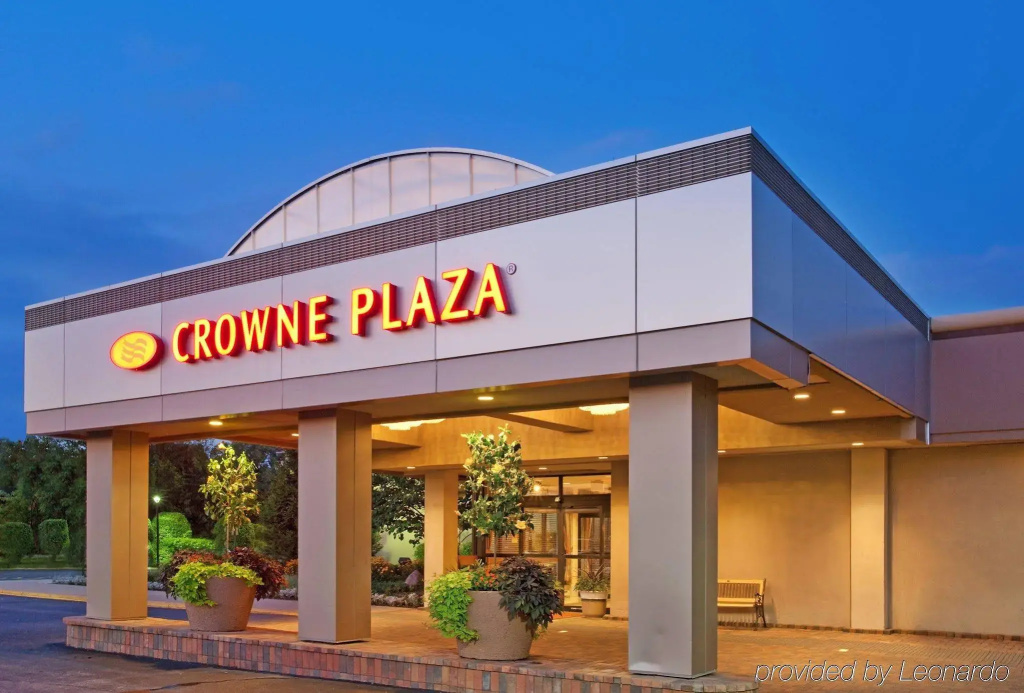 photo 1 of Crowne Plaza Hotel Chicago-Northbrook