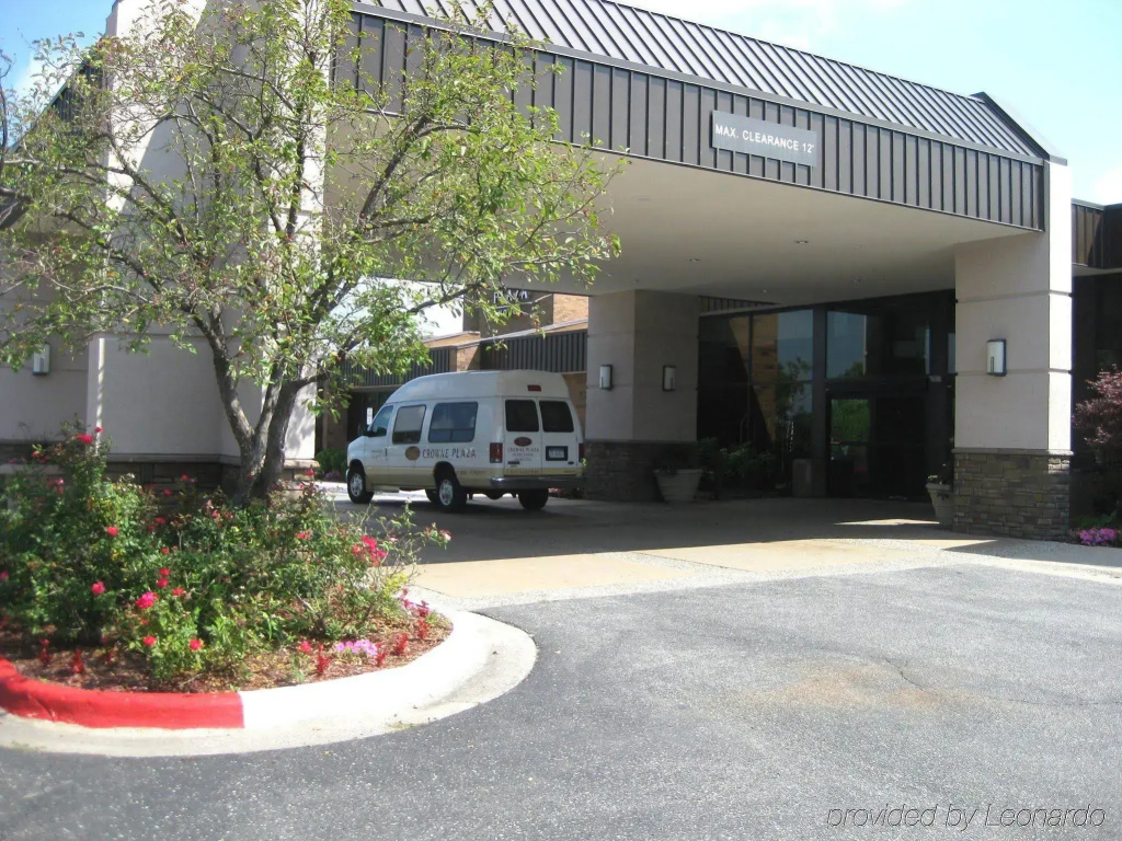 photo 1 of Crowne Plaza Grand Rapids Airport