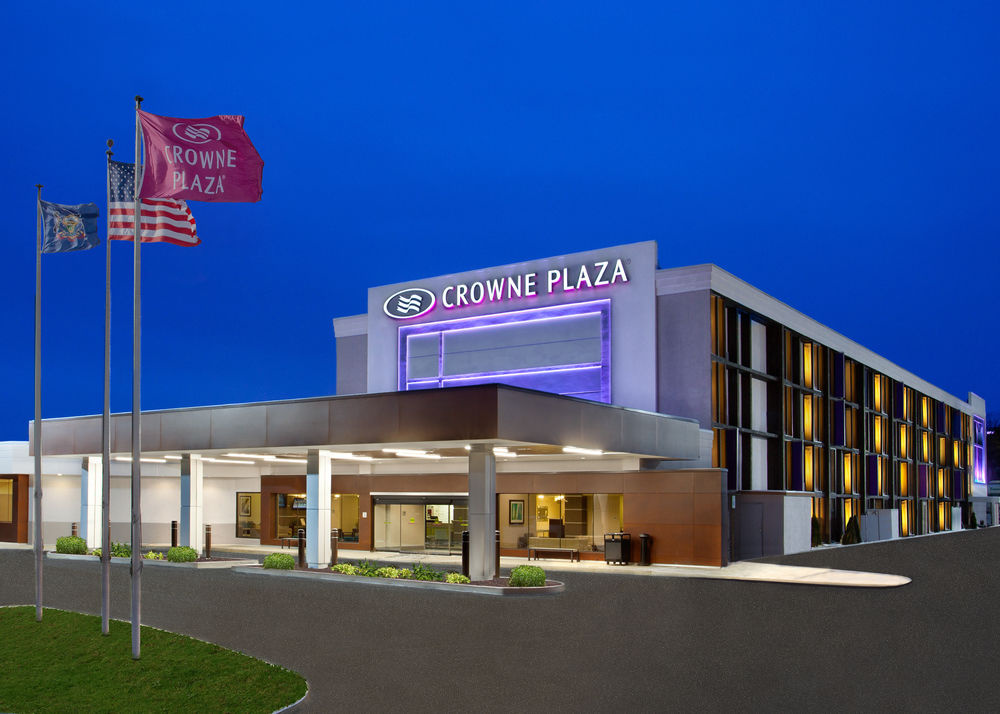 photo 1 of Crowne Plaza Pittsburgh West-Green Tree