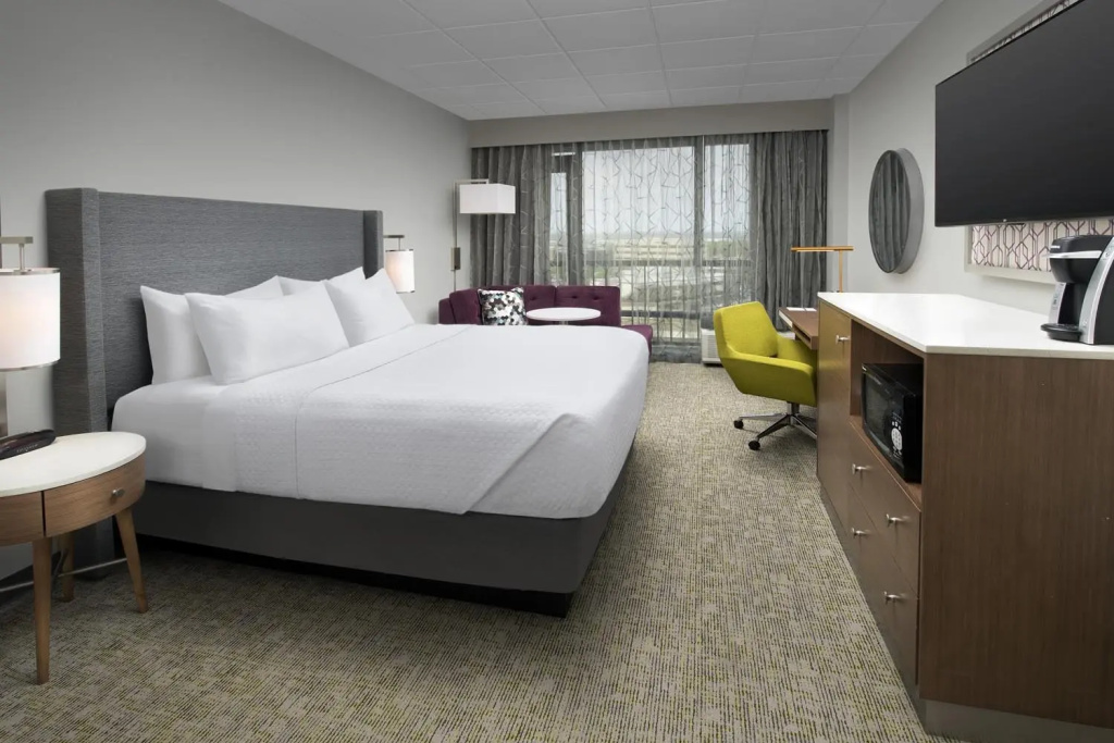 photo 1 of Crowne Plaza San Antonio Airport by IHG