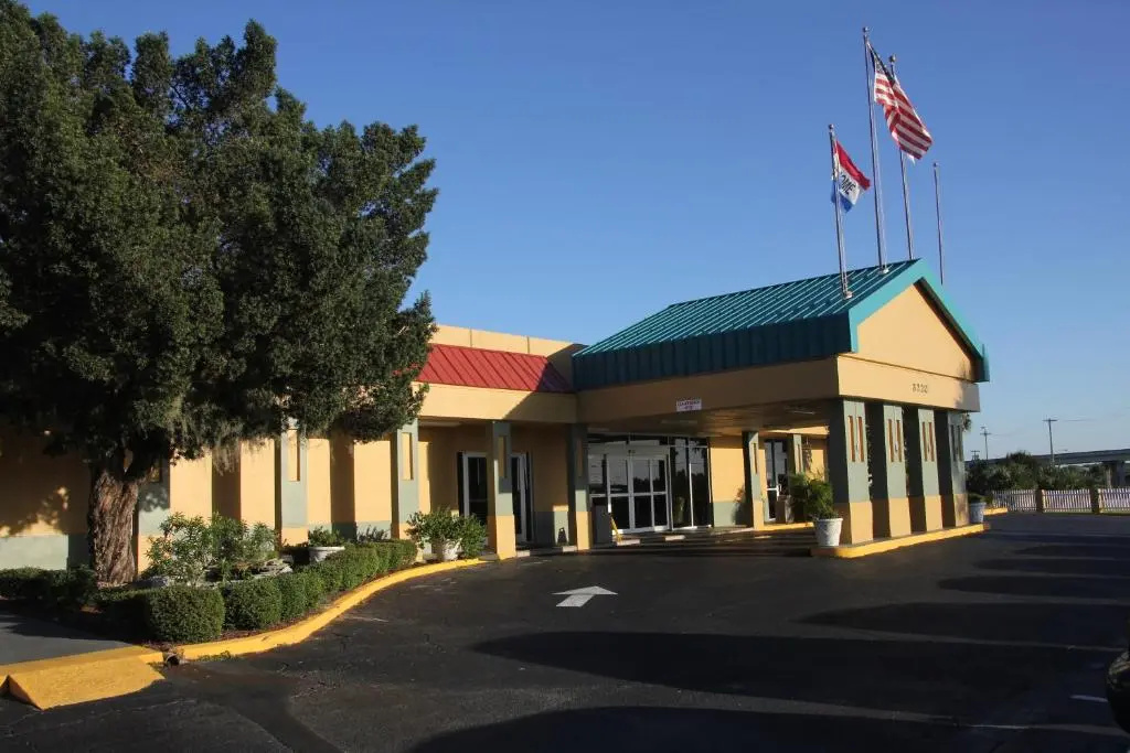 photo 1 of Cruise Port Inn