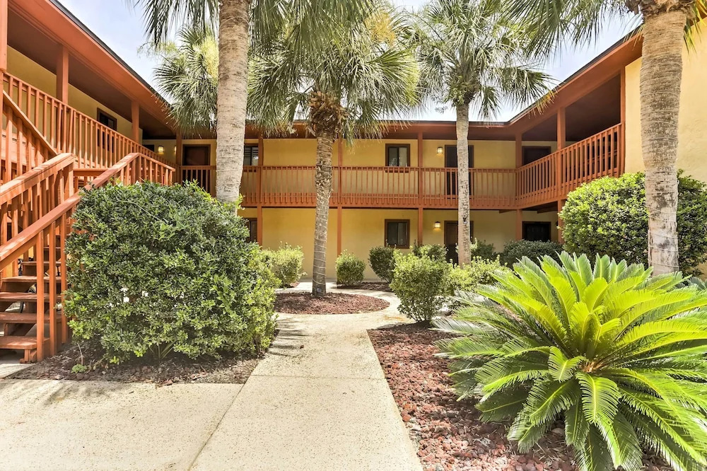 photo 1 of Cute PCB Condo by Lake Powell w/ Pool Access!