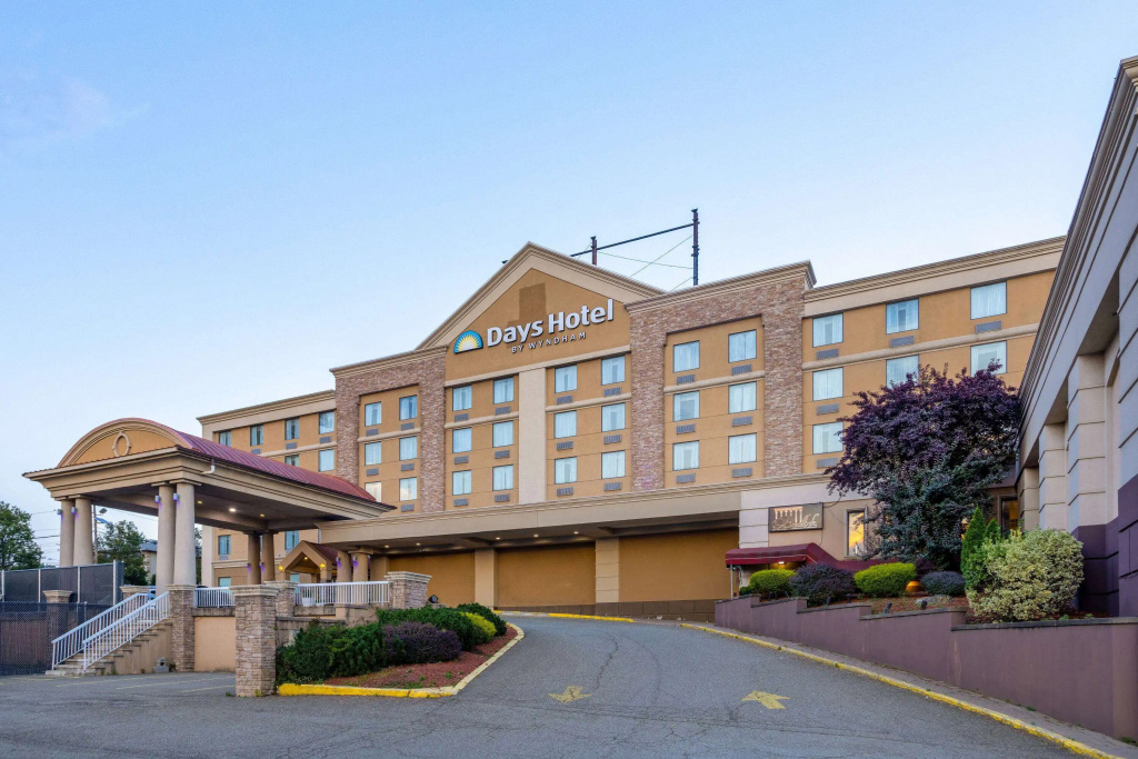photo 1 of Days Hotel by Wyndham North Bergen NYC Area