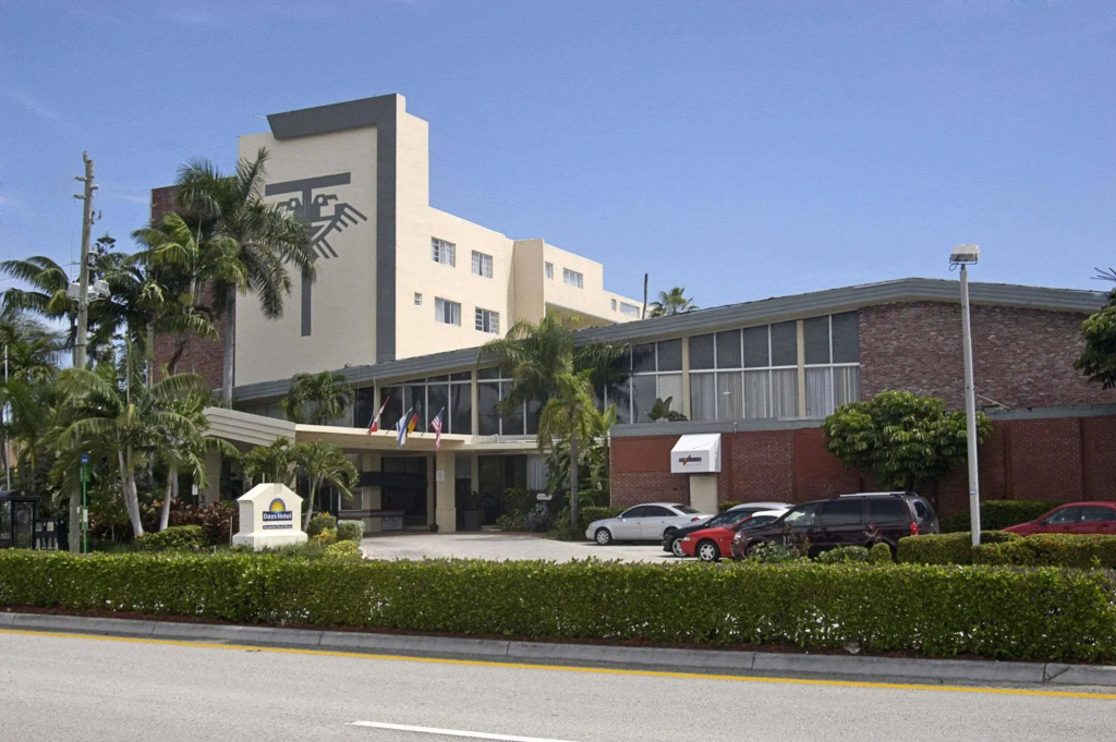 photo 1 of thunderbird beach hotel