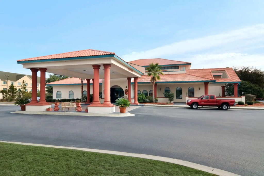 photo 1 of Motel 6 Savannah, GA- Gateway & I-95