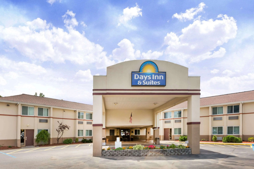 photo 1 of Days Inn & Suites by Wyndham Bridgeport - Clarksburg