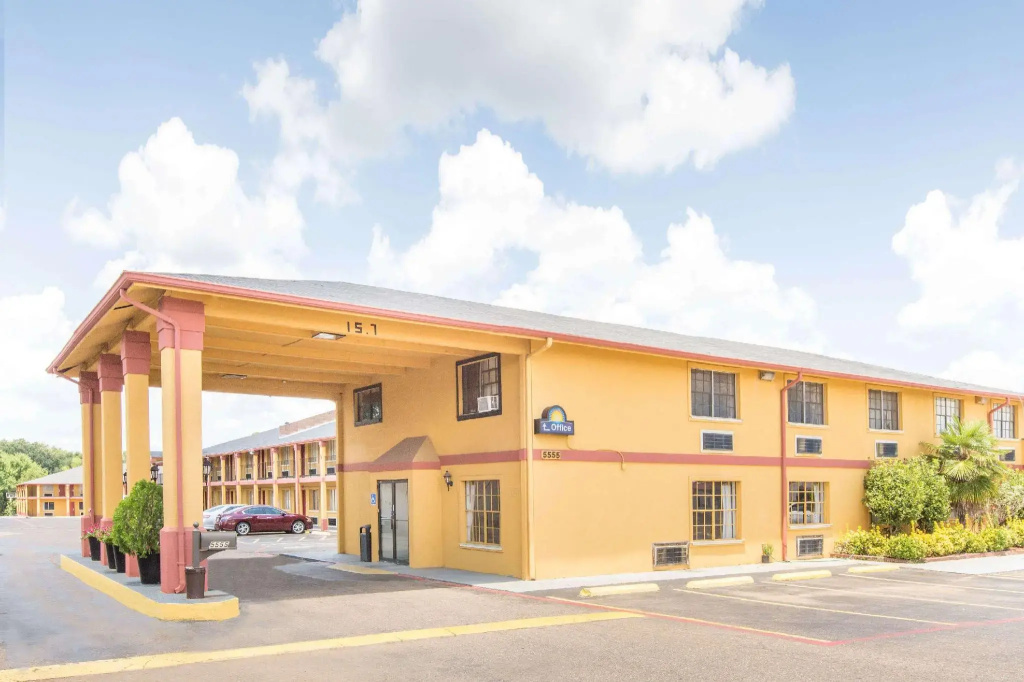 photo 1 of Executive Inn & Suites
