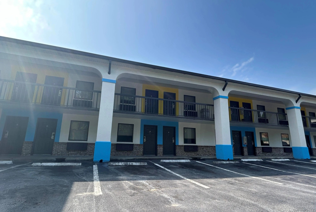 photo 1 of Days Inn & Suites by Wyndham Columbia Airport