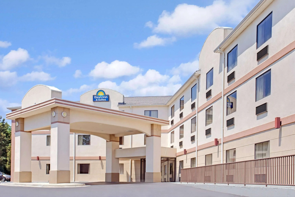 photo 1 of Days Inn & Suites by Wyndham Laurel Near Fort Meade