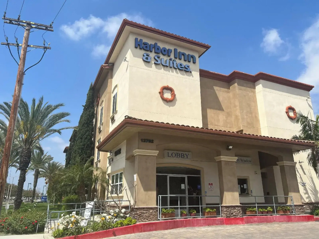 photo 1 of Harbor Inn & Suites
