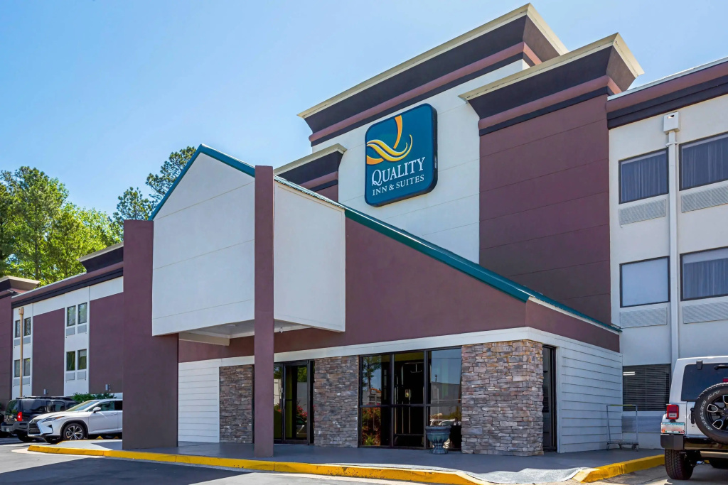 photo 1 of Quality Inn & Suites near Six Flags East