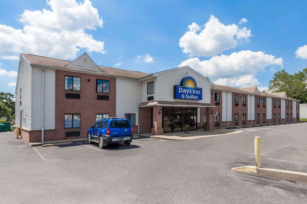 photo 1 of Days Inn & Suites Cambridge
