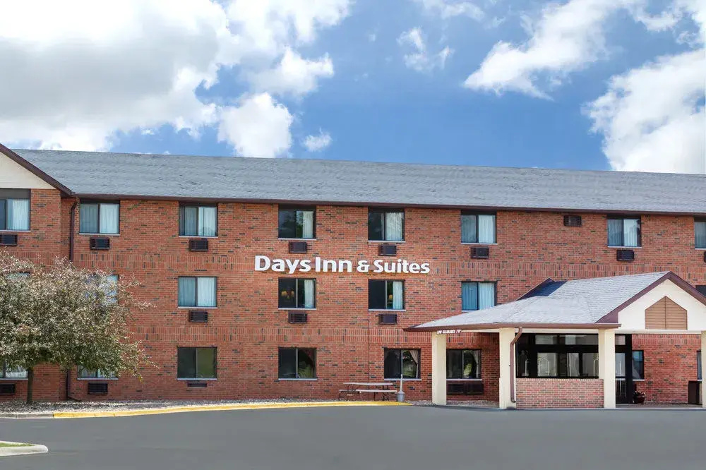 photo 1 of Days Inn And Suites Des Moines Airport