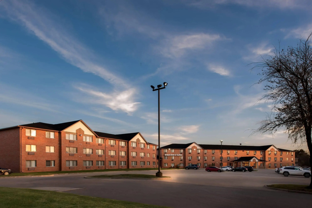 photo 1 of Days Inn & Suites by Wyndham Des Moines Airport