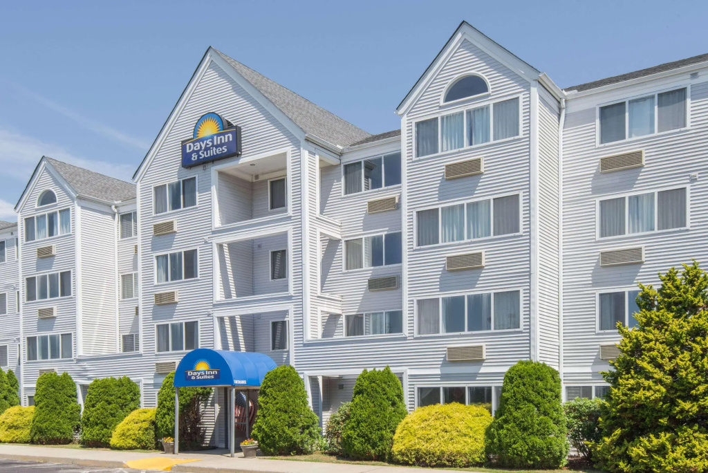 photo 1 of Days Inn & Suites by Wyndham Groton Near the Casinos