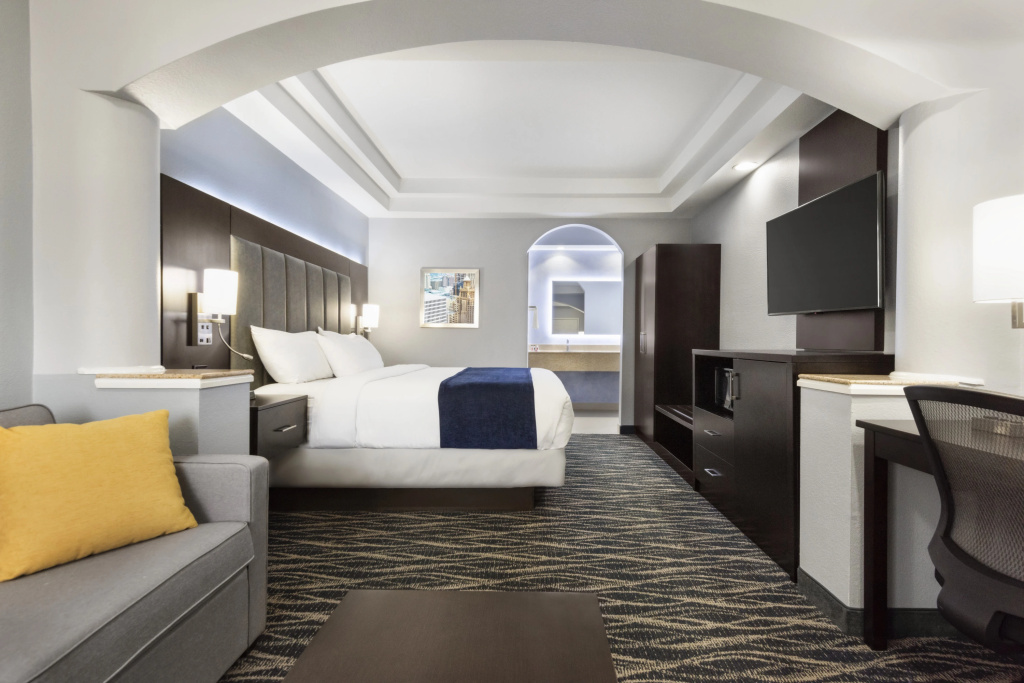 photo 1 of Days Inn & Suites by Wyndham Houston Hobby Airport