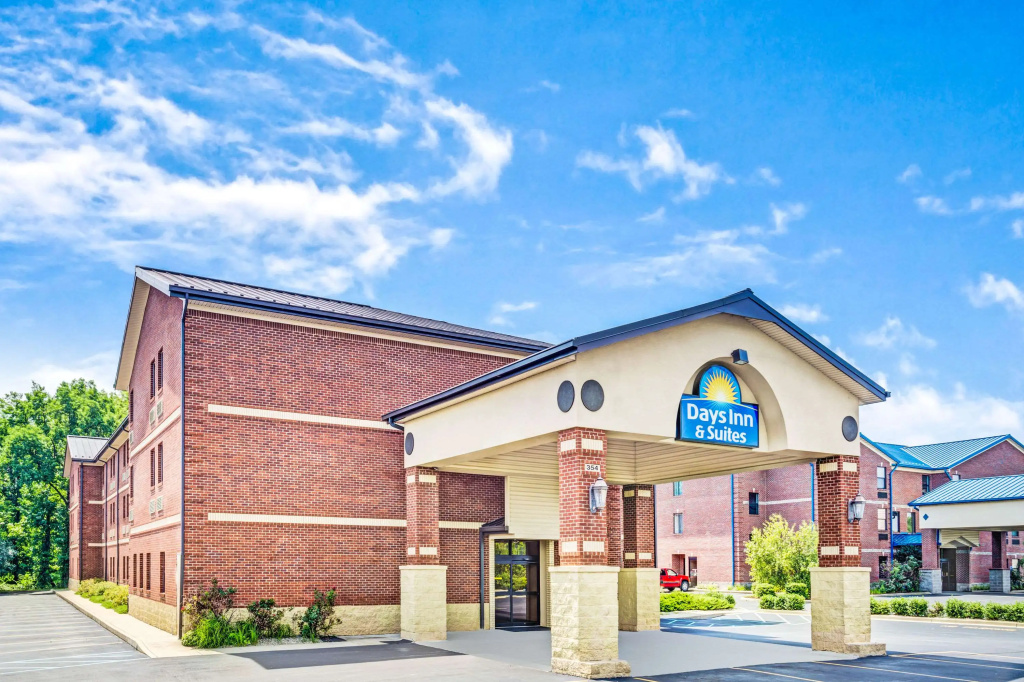 photo 1 of Days Inn & Suites by Wyndham Jeffersonville IN