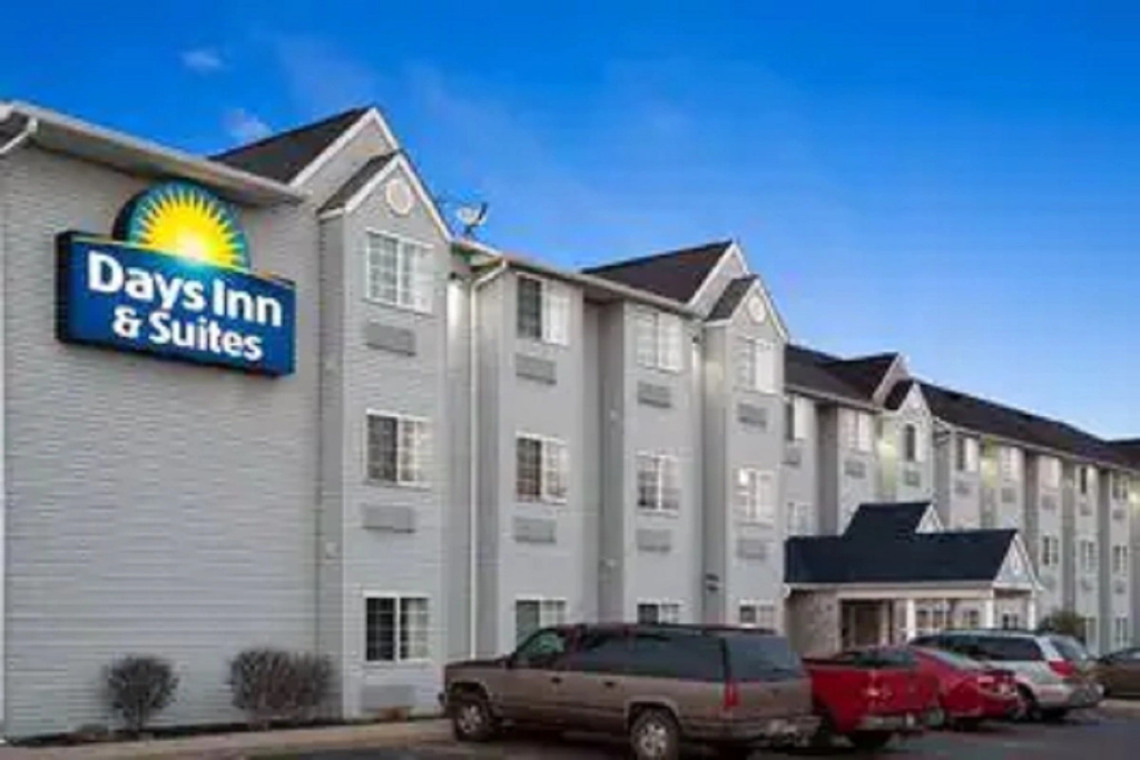 photo 1 of Days Inn & Suites by Wyndham Lafayette IN
