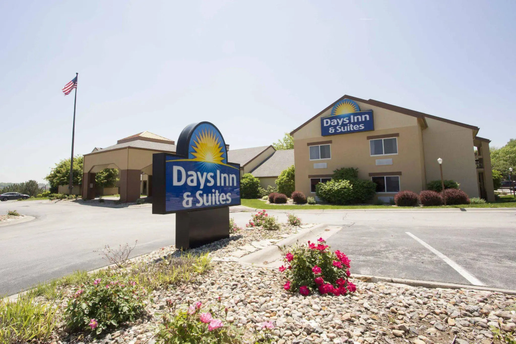 photo 1 of Days Inn & Suites by Wyndham Omaha NE
