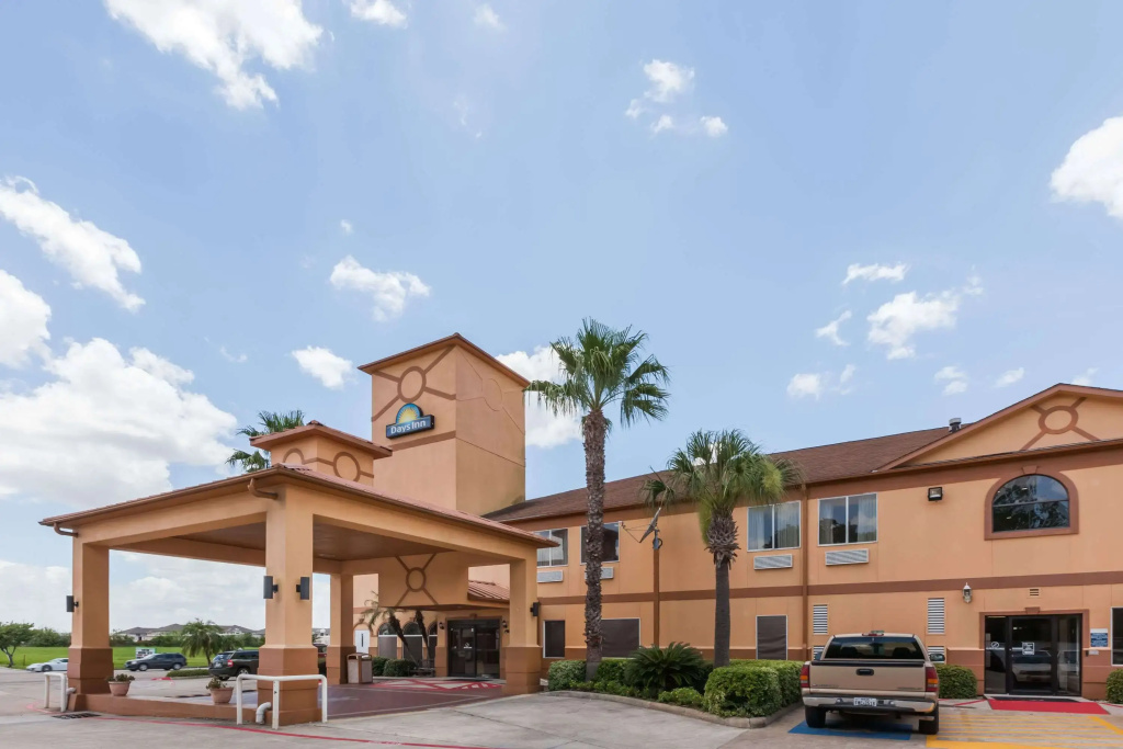 photo 1 of Studio 6 Suites – Pasadena, TX