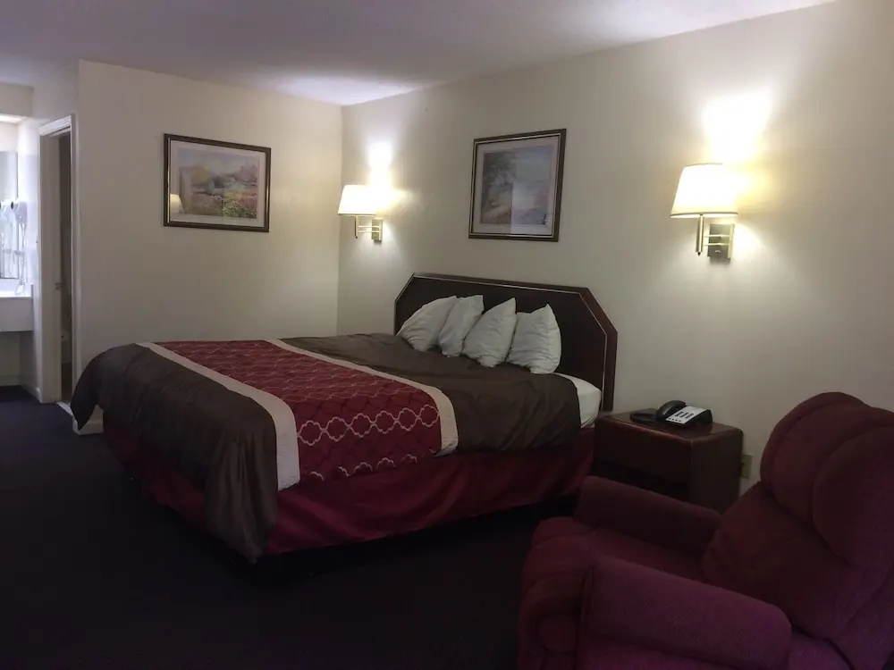 photo 1 of Days Inn and Suites Selma
