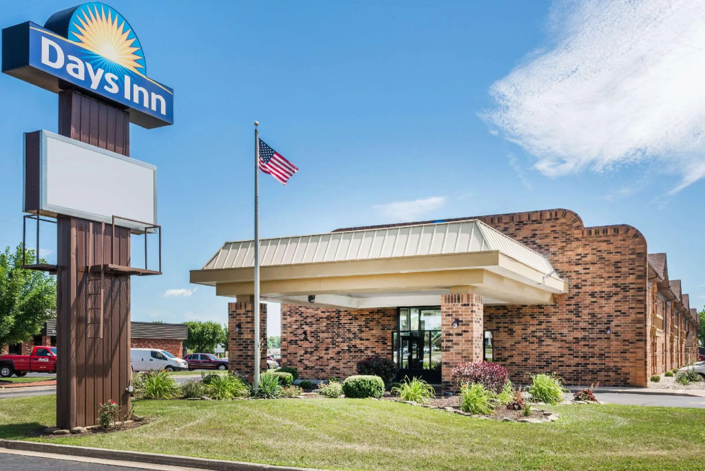 photo 1 of Days Inn by Wyndham Anderson IN