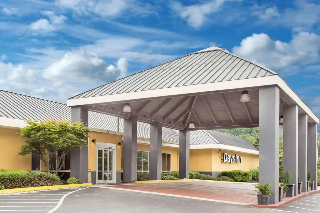 photo 1 of Days Inn by Wyndham Asheville/Mall