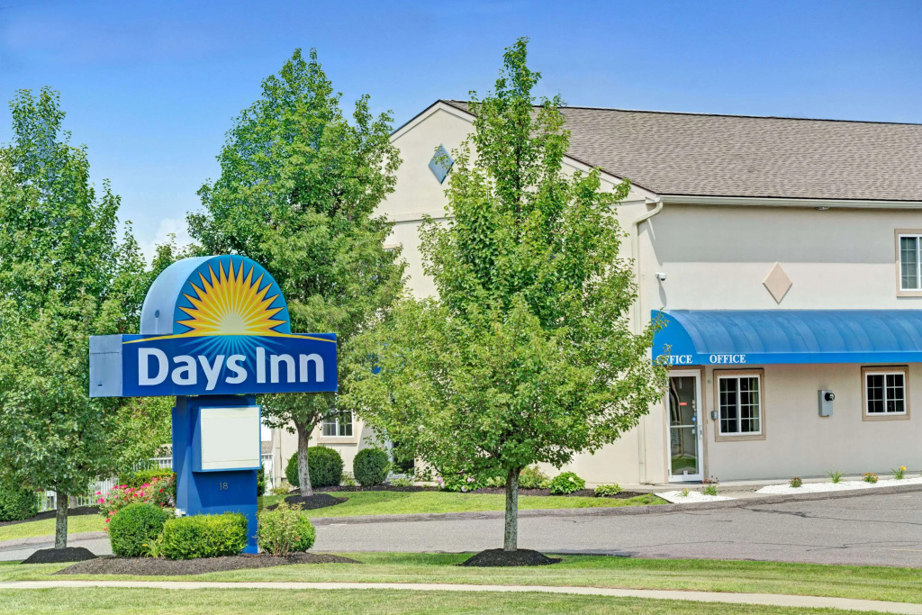 photo 1 of Econo Lodge Bethel - Danbury