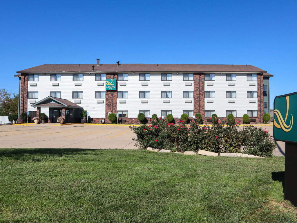 photo 1 of Quality Inn & Suites Bloomington I-55 and I-74