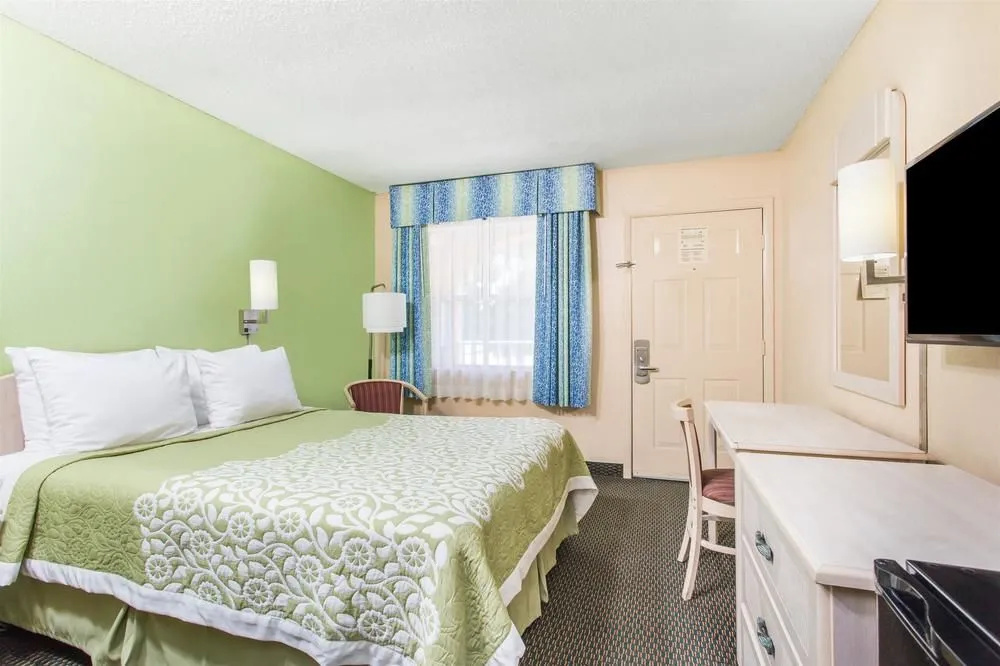 photo 1 of Days Inn Bradenton I-75