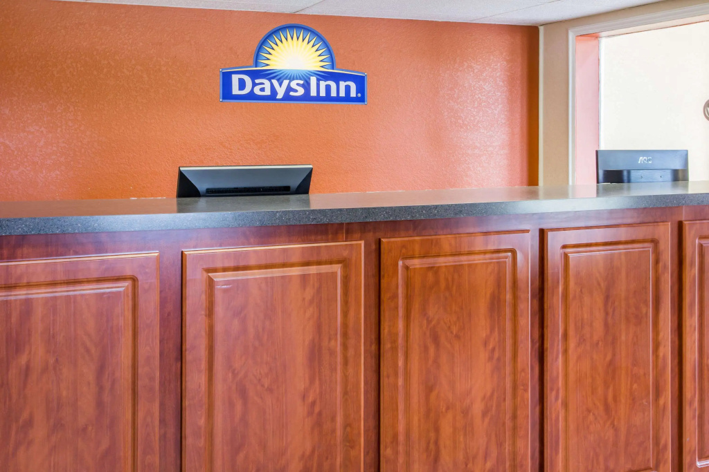 photo 1 of Days Inn by Wyndham Bradenton I-75