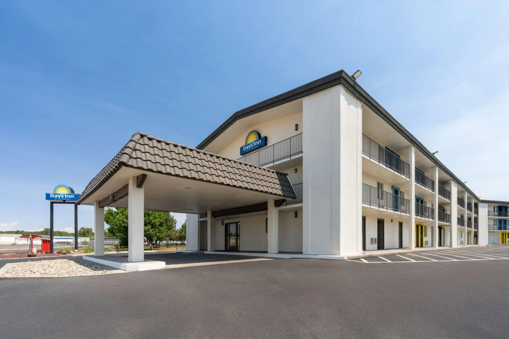 photo 1 of Days Inn by Wyndham Farmington NM