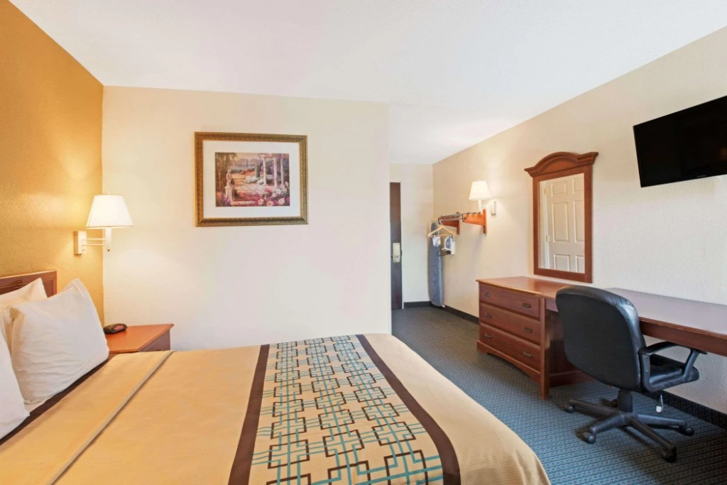 photo 1 of Days Inn Charlotte/Woodlawn Near Carowinds