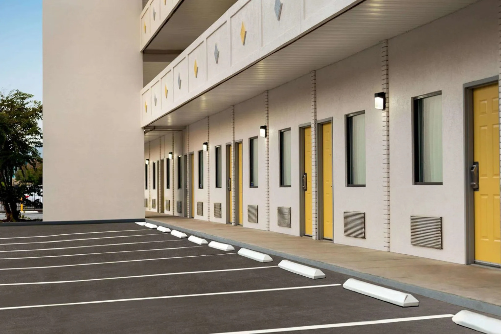 photo 1 of Hotel Bo, Days Inn by Wyndham Chattanooga Downtown