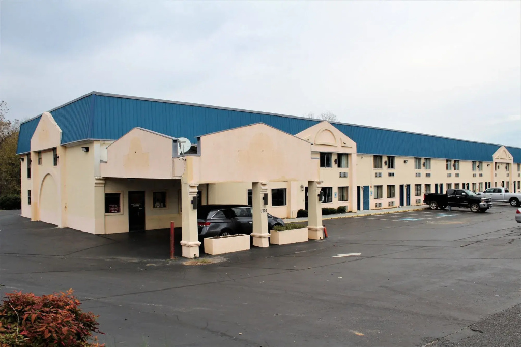 photo 1 of Days Inn Chattanooga Airport