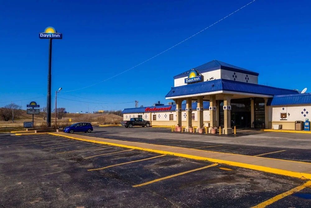 photo 1 of Days Inn Clinton