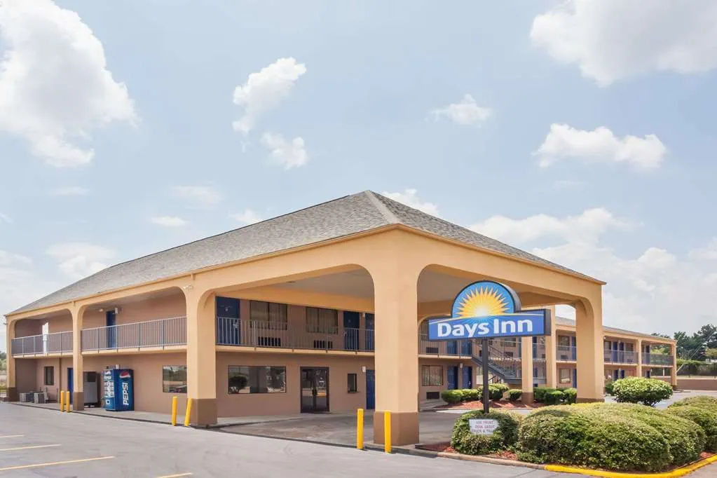 photo 1 of Days Inn Clinton