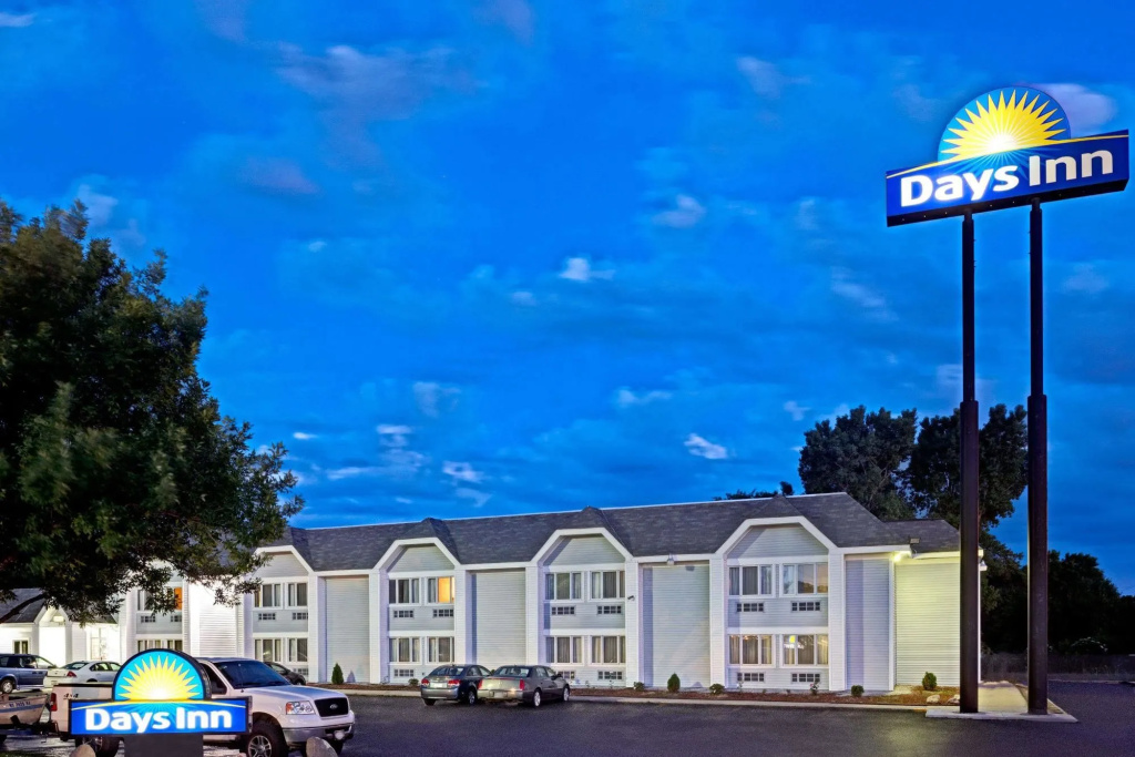 photo 1 of BridgePointe Inn & Suites