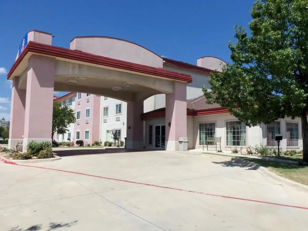 photo 1 of Days Inn Decatur TX