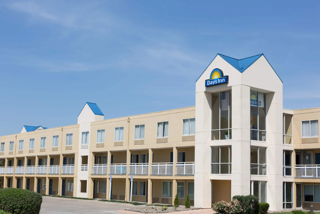 photo 1 of Days Inn by Wyndham West Des Moines / Clive