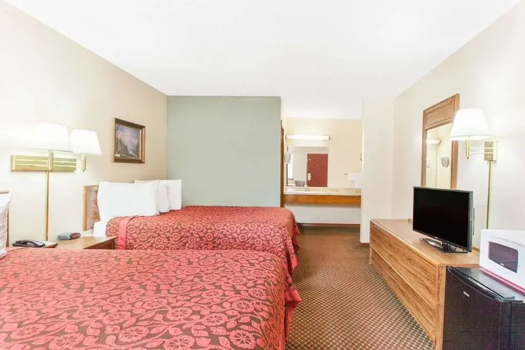 photo 1 of Days Inn Eureka Springs