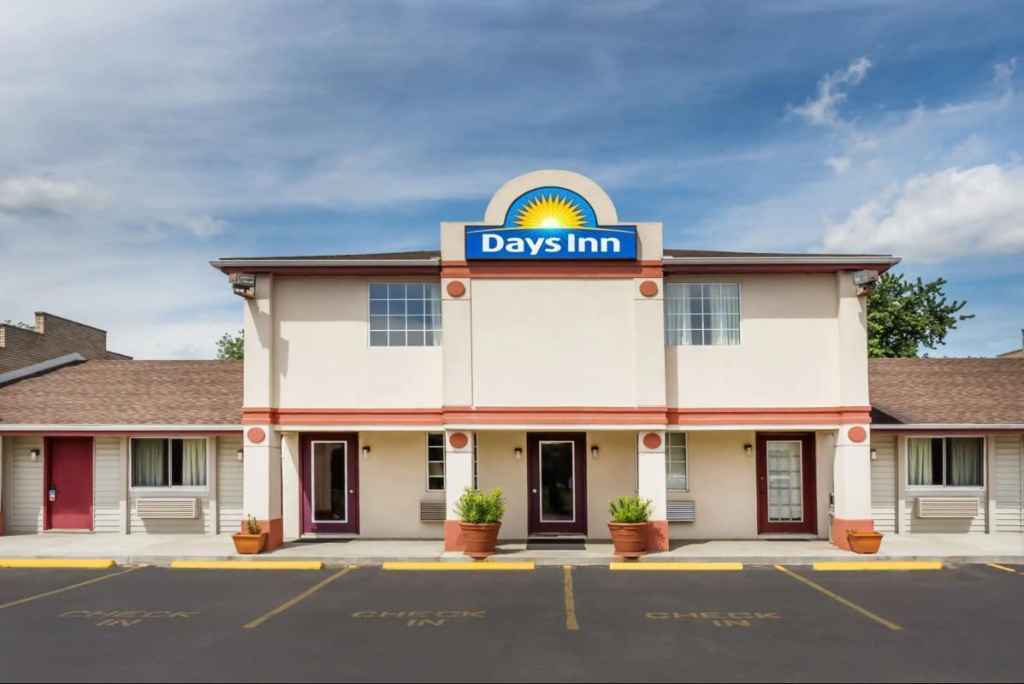 photo 1 of Days Inn by Wyndham Eureka Springs