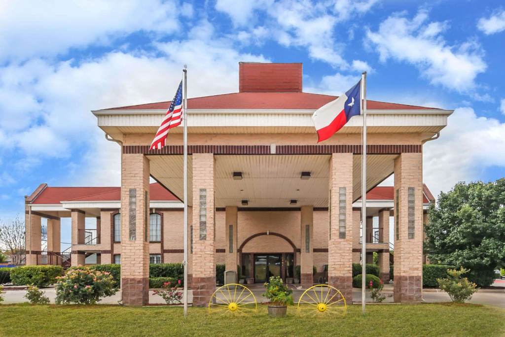 photo 1 of Days Inn by Wyndham Granbury