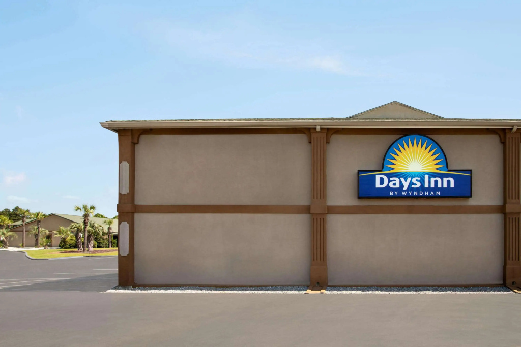 photo 1 of Days Inn by Wyndham Hardeeville/ I-95 State Line