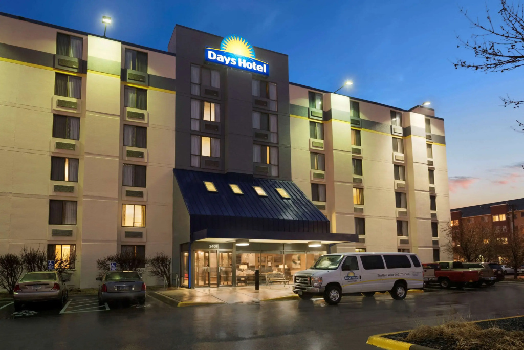 photo 1 of Days Hotel by Wyndham University Ave SE