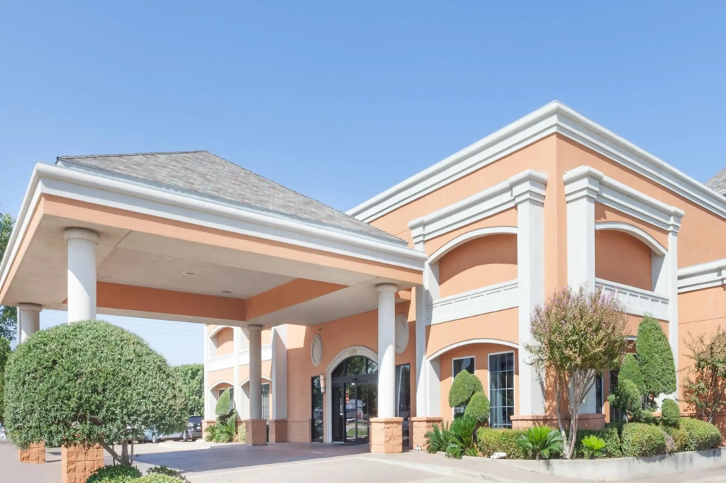 photo 1 of SureStay by Best Western Irving Grapevine DFW North