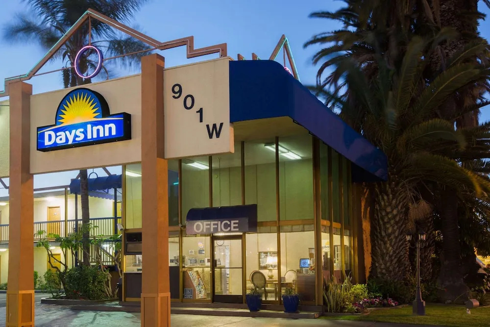 photo 1 of Days Inn Los Angeles LAX Airport/Venice Beach/Marina Del Ray