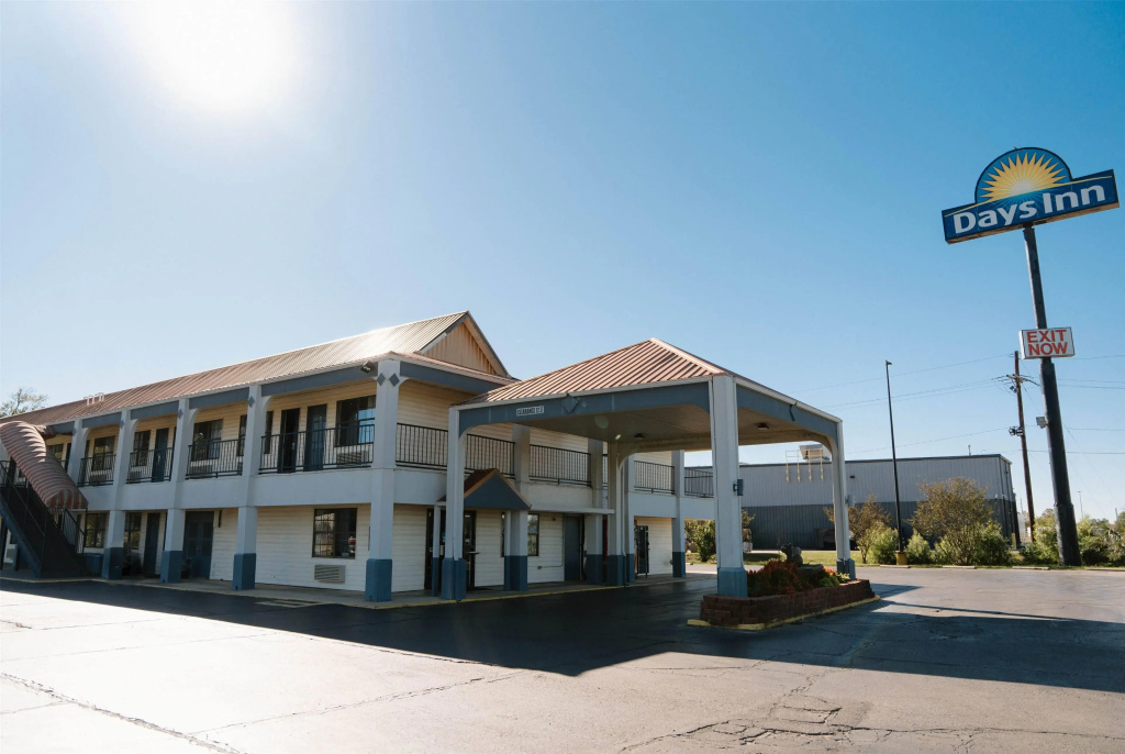 photo 1 of Days Inn by Wyndham Monroe LA