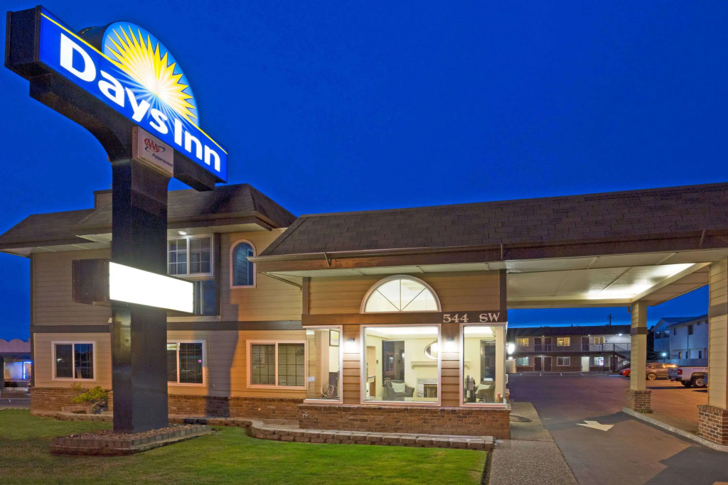 photo 1 of Days Inn by Wyndham Newport OR