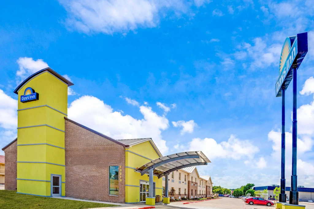 photo 1 of Arya Inn & Suites Farmers Branch